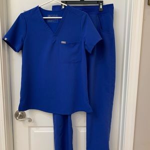 Size Small Tall Winning Blue Figs Scrub Set